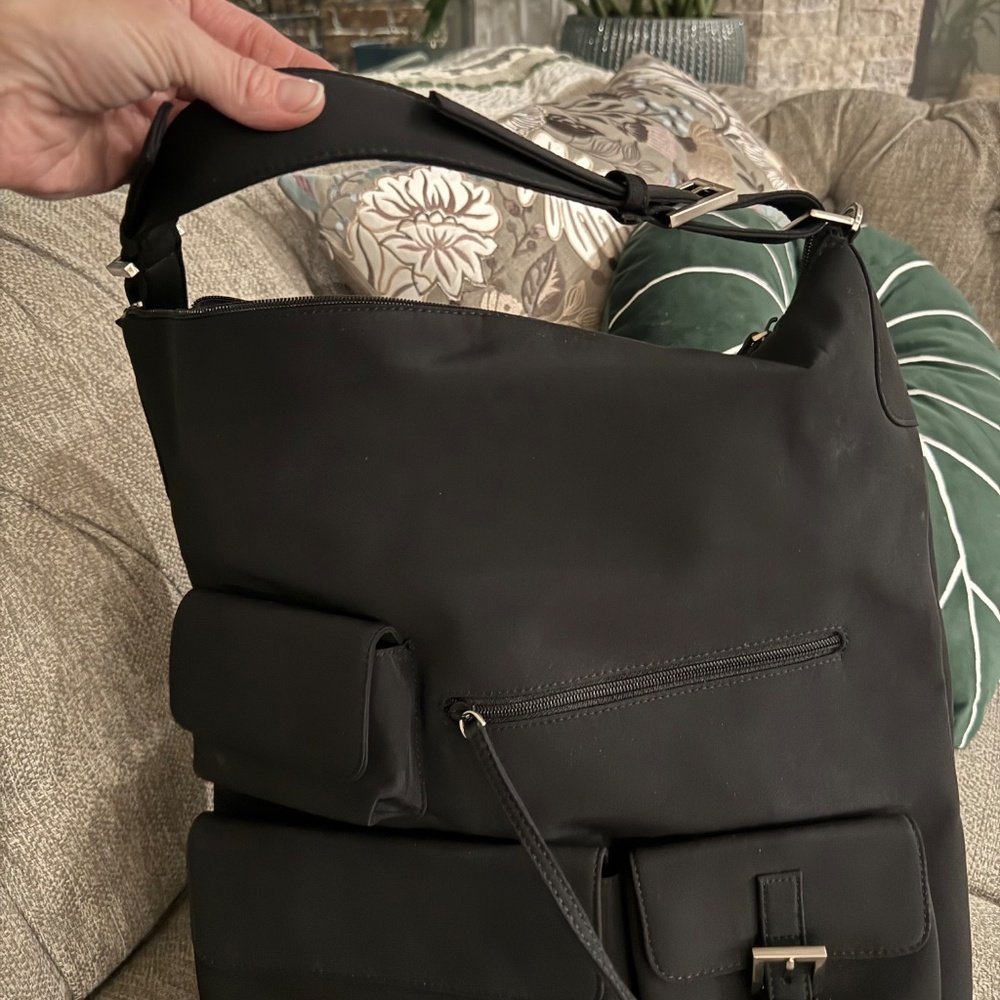 NWT Hobo International Black Large Microfiber Messenger Crossbody Bag Expandable - Picture 7 of 7